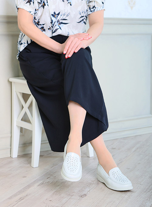 ビューウォーク 3E フラワーパンチングモカシューズ