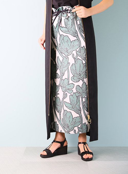 さっと履けるメタルリングウェッジサンダル