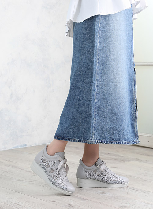 軽量厚底フラワーレーススニーカー